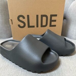 Adidas Yeezy Onyx Slides